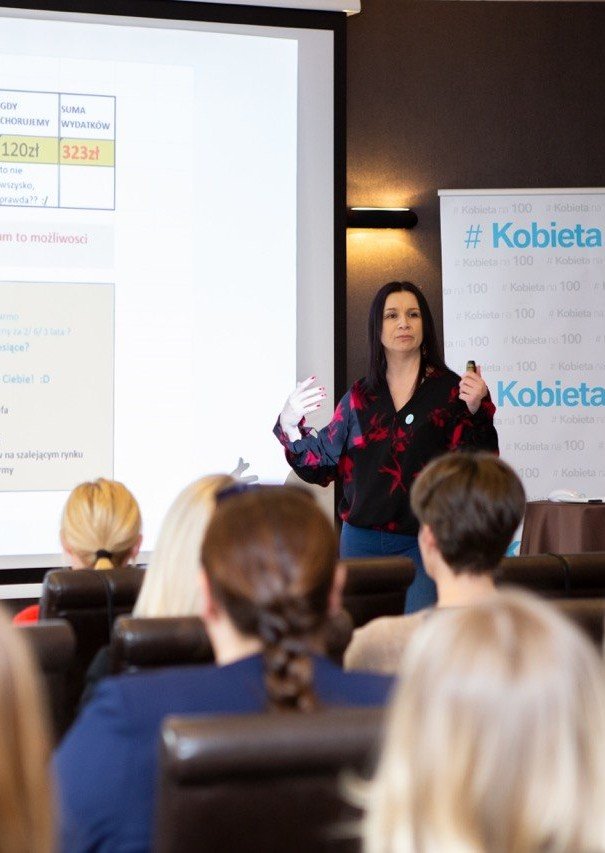 Agnieszka Szylak podczas prowadzenia szkolenia